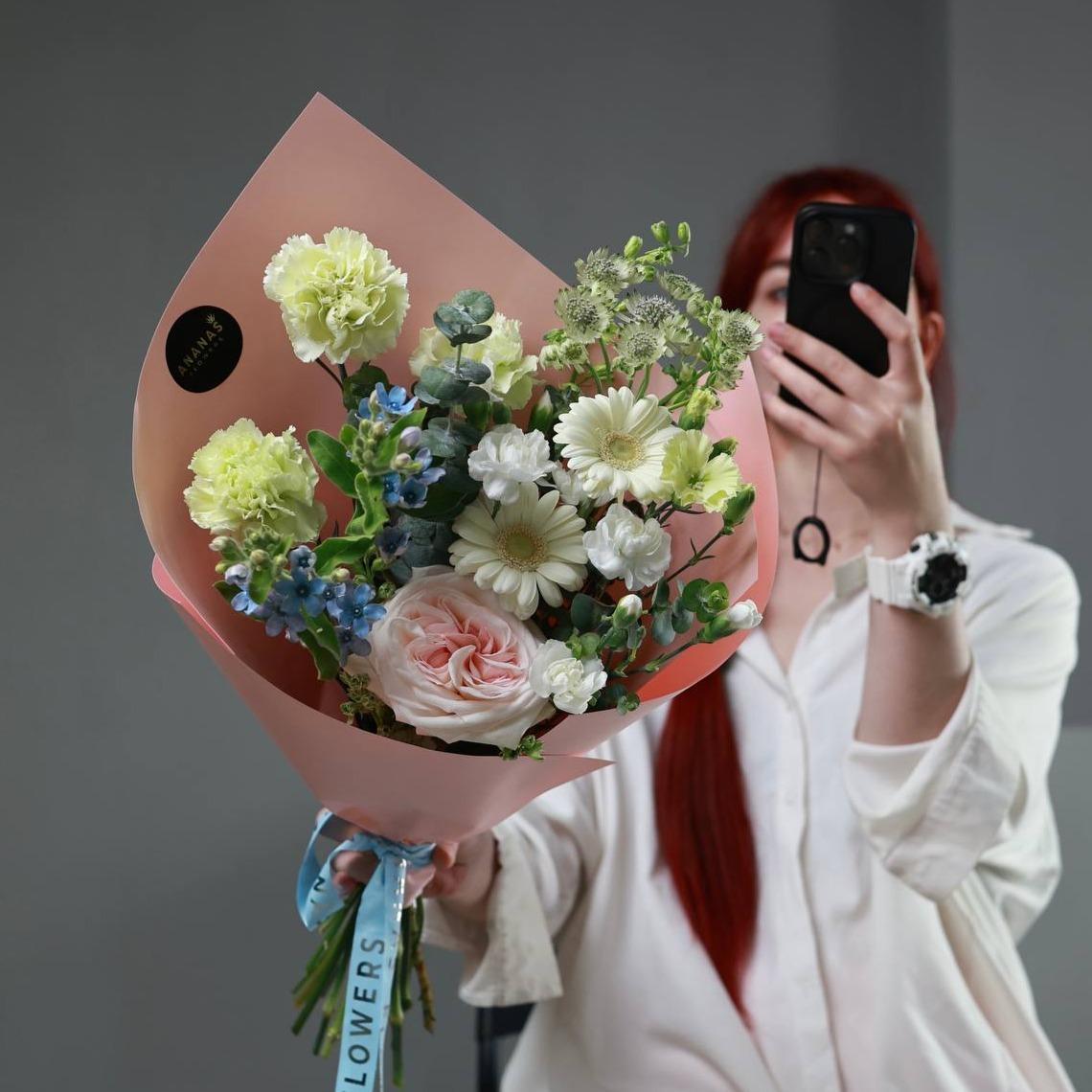 Авторский букет с герберами и розами (в двух размерах)