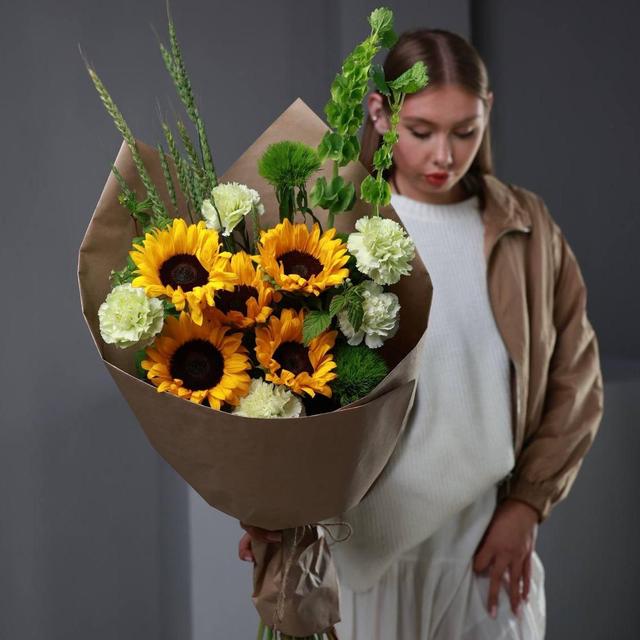 Летний букет с подсолнухами