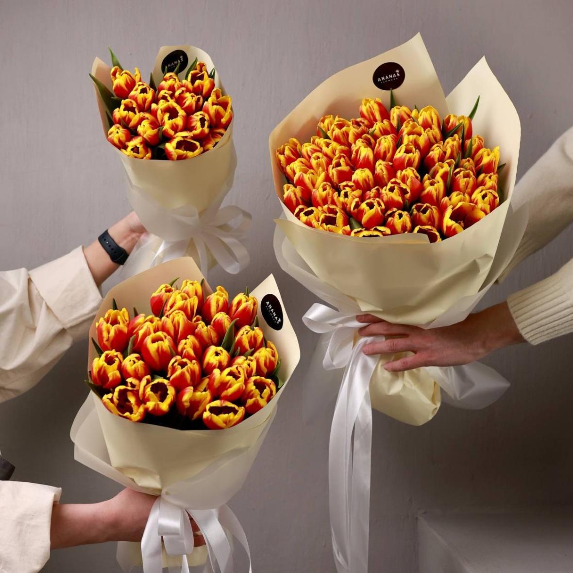 Букет из оранжевых тюльпанов (в трех размерах)