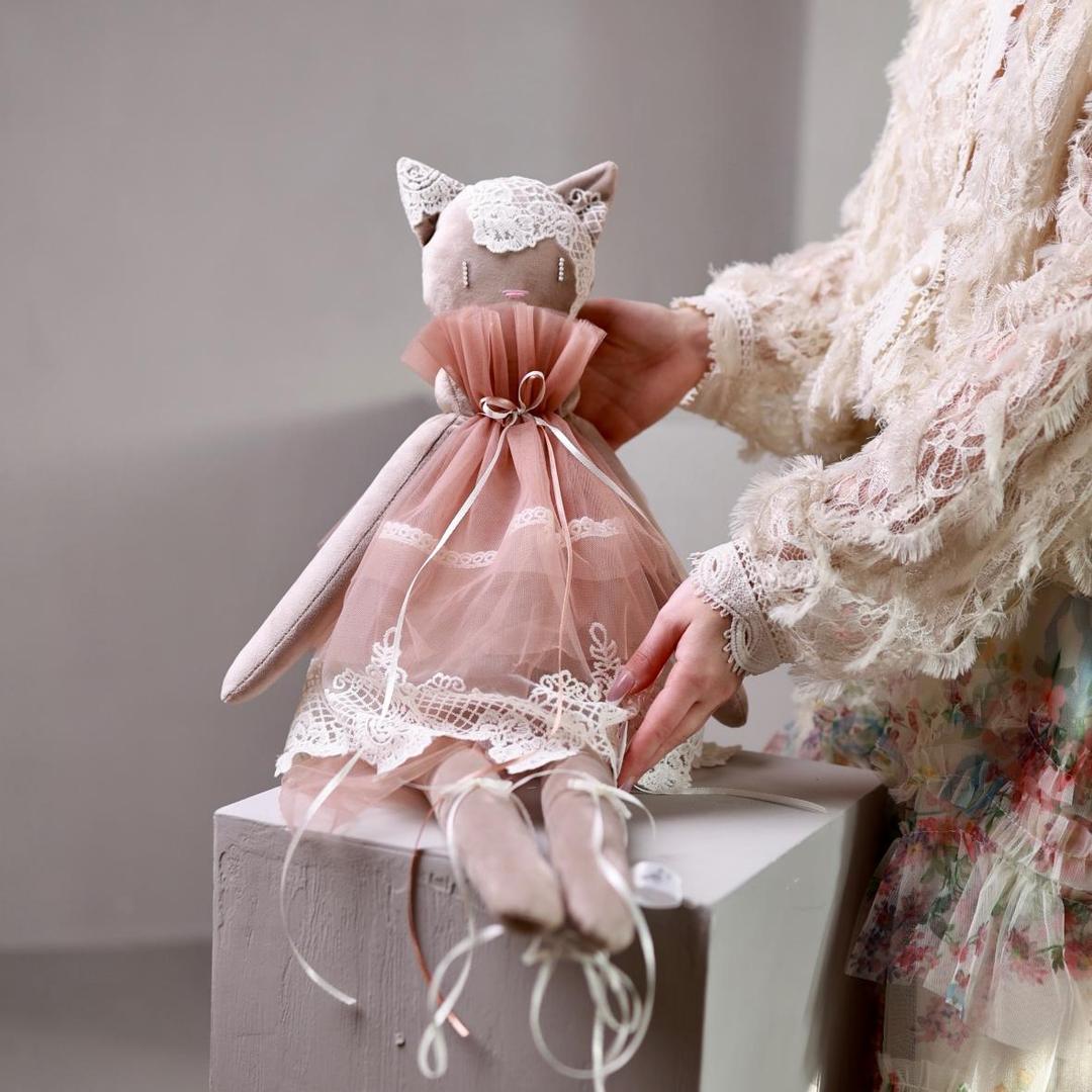 Мягкая игрушка «Котик в платье»