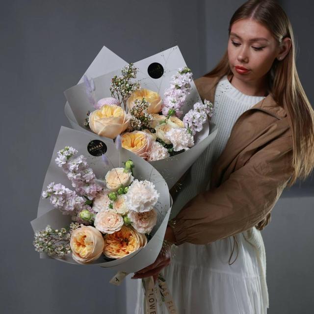 Авторский кулек с сортовыми розами (в двух размерах)