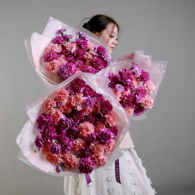 Монобукет из ярких диантусов ( в линейке 3 размера)