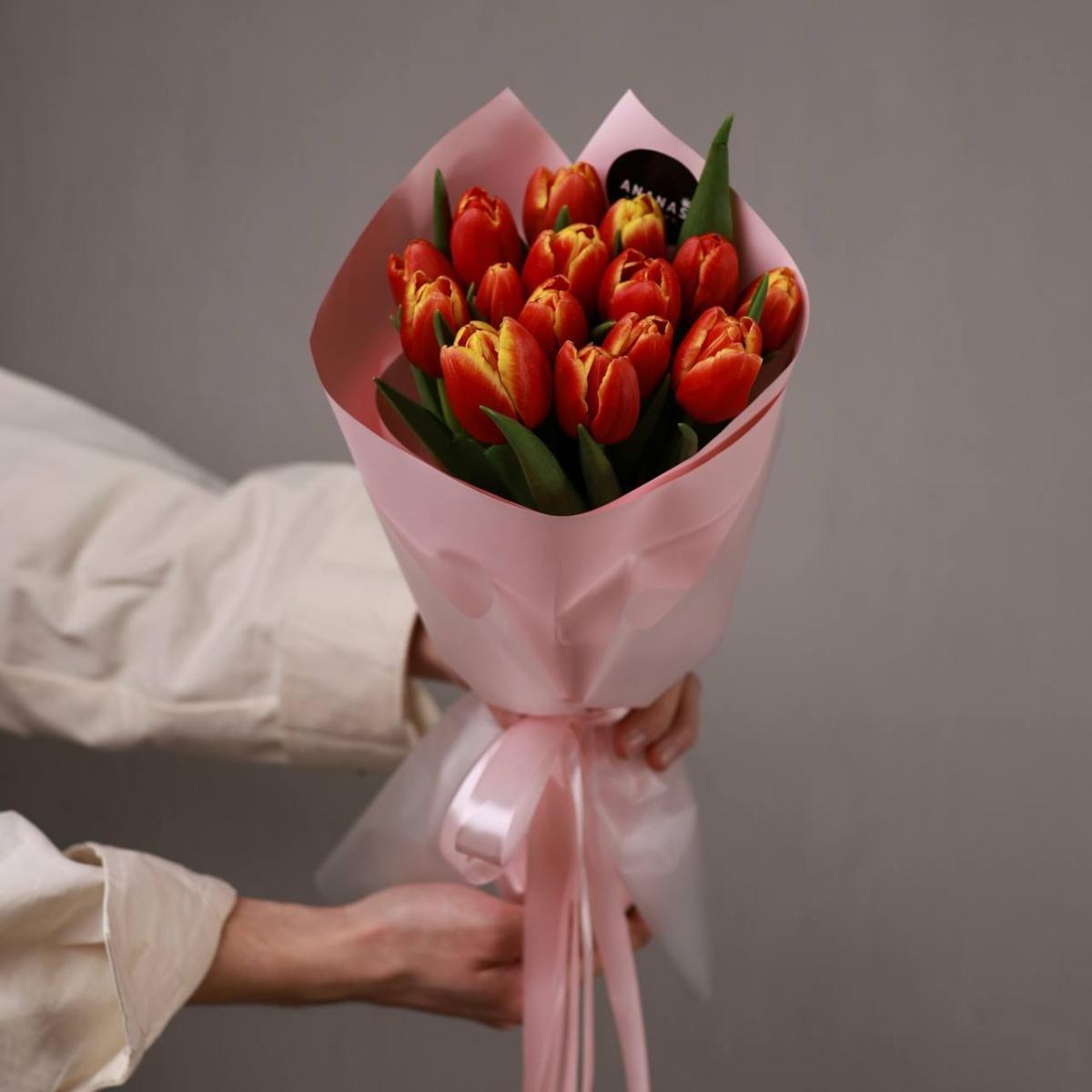 Букет из 15 оранжевых тюльпанов