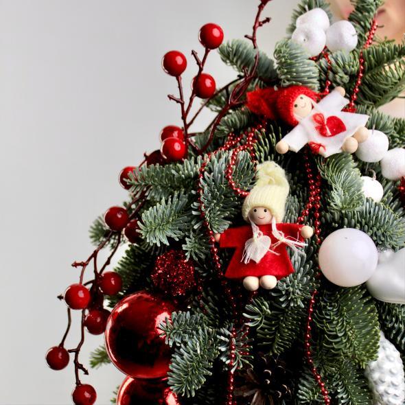 Новогодняя елочка в красно-белой гамме