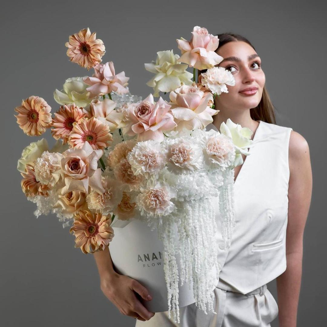 Композиция в коробке Персиковый коктейль