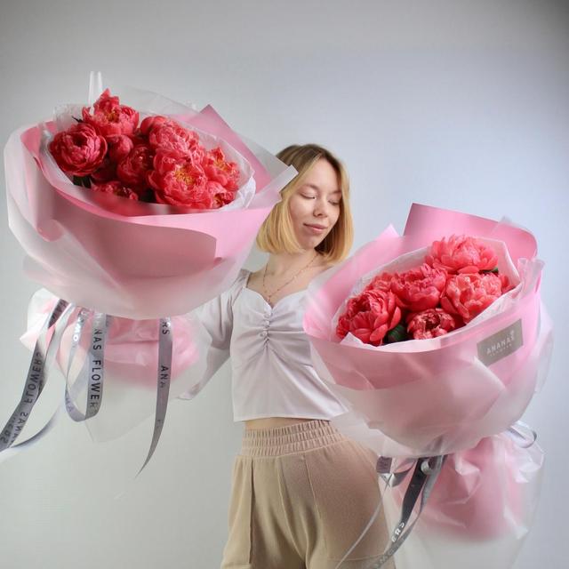 МОНОБУКЕТ ИЗ ПИОНОВ сорта Coral Charm (в двух размерах)