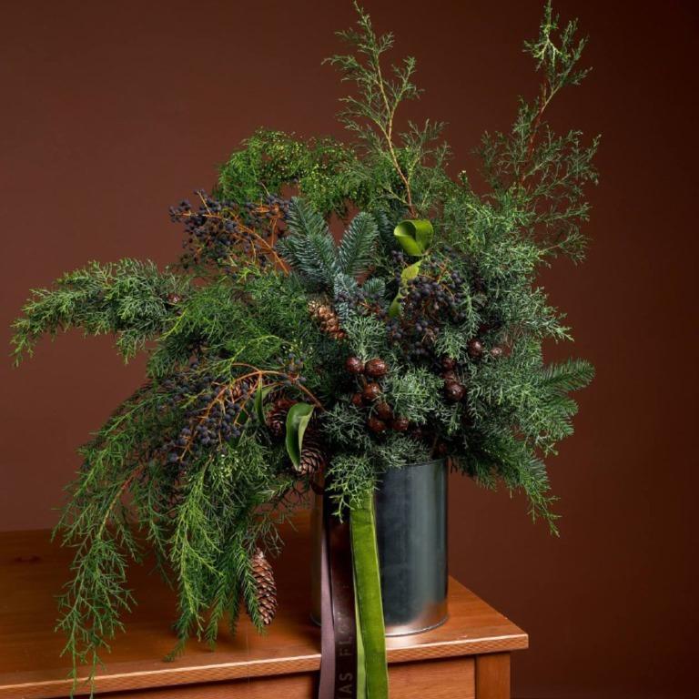 Композиция с хвоей в банке Трюфель