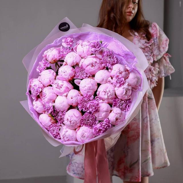 Дуобукет из пионов и диантусов (в трех размерах) Дуобукет из пионов и диантусов (в трех размерах)