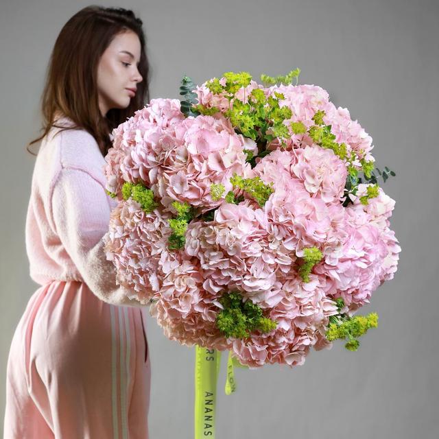 Букет с гортензией и буплерумом Букет с гортензией и буплерумом